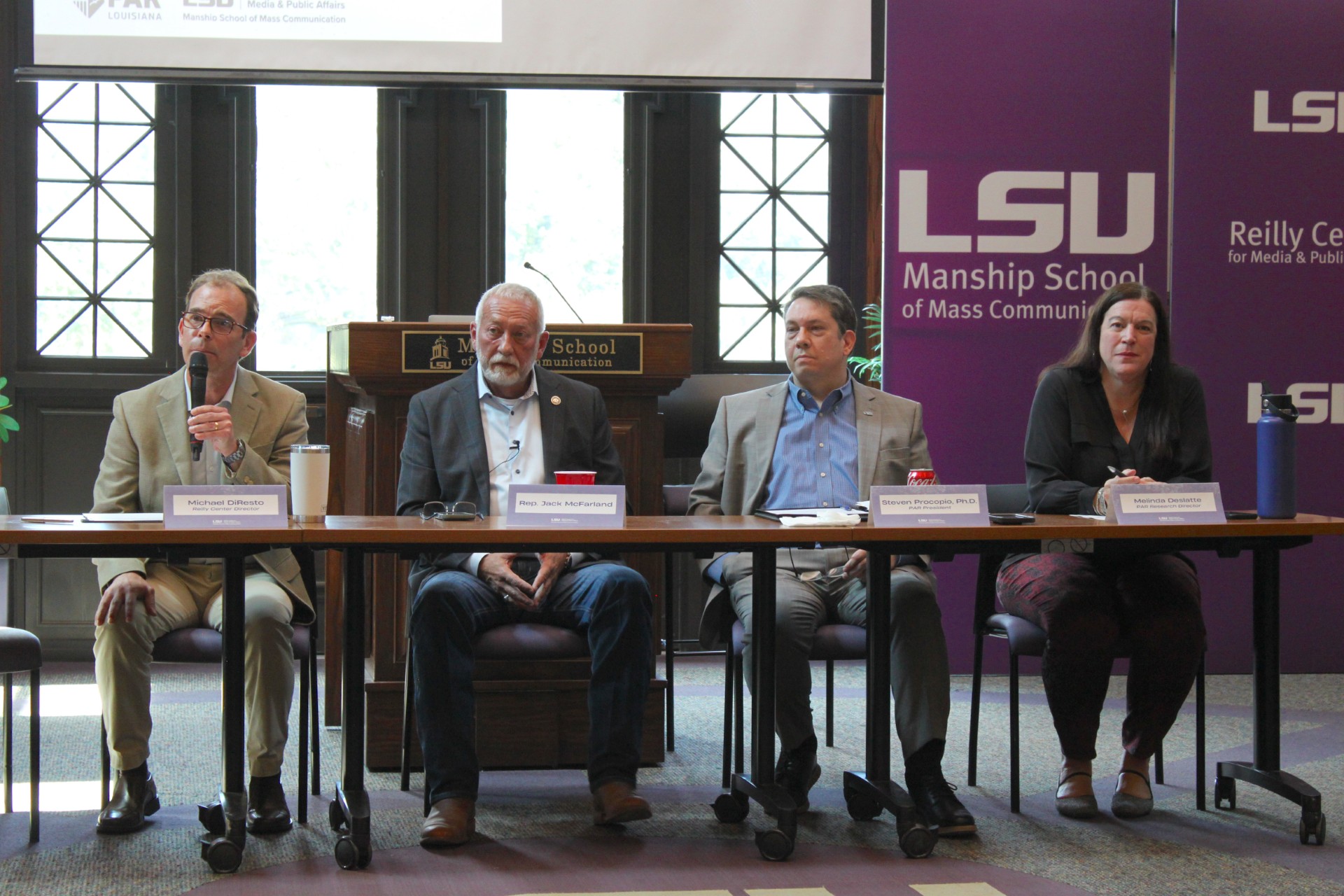 Pizza and Public affairs event photo of the crowd
