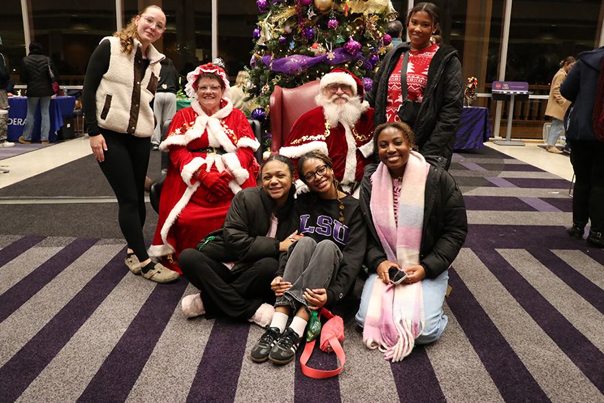 students with Santa and Mrs. Claus